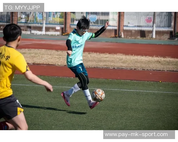 小学五人制足球战术全面解析与实战应用技巧分享 小学五人制足球战术全面解析与实战应用技巧分享