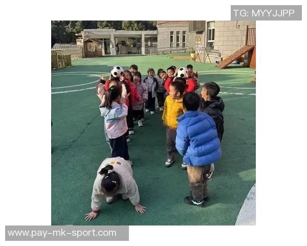 大班体育活动中小小足球的乐趣与团队合作精神的培养