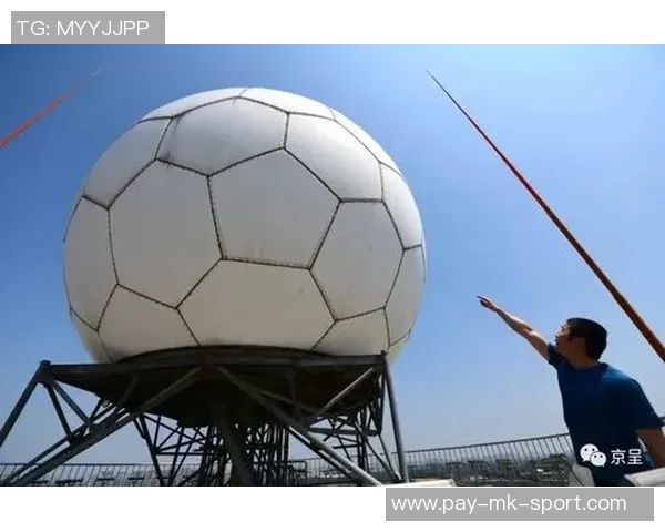 足球的材质与制作工艺探秘：从皮革到合成材料的演变历程